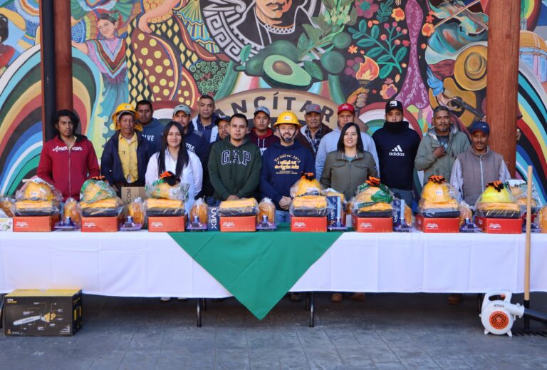 Entrega de Equipo y Herramientas a la Brigada contra Incendios