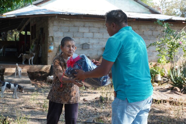 Apoyo a familias de migrantes