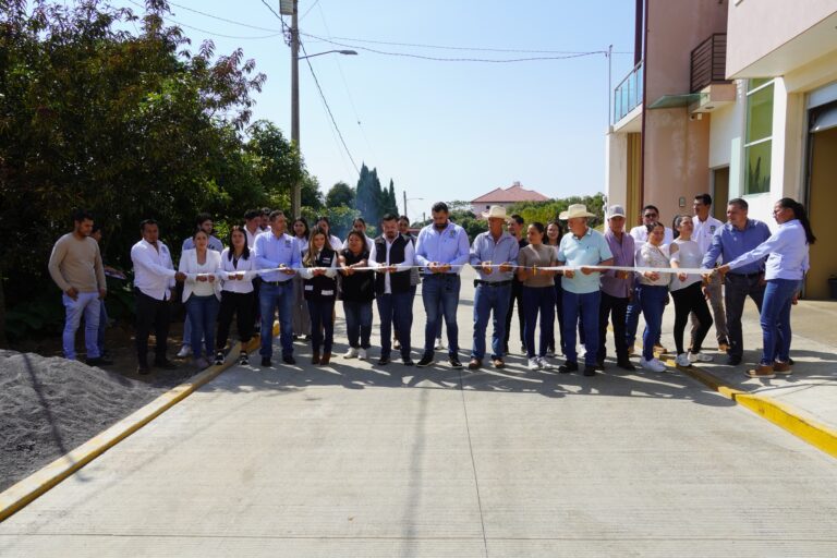 Calle en la Comunidad de La Soledad Poniente