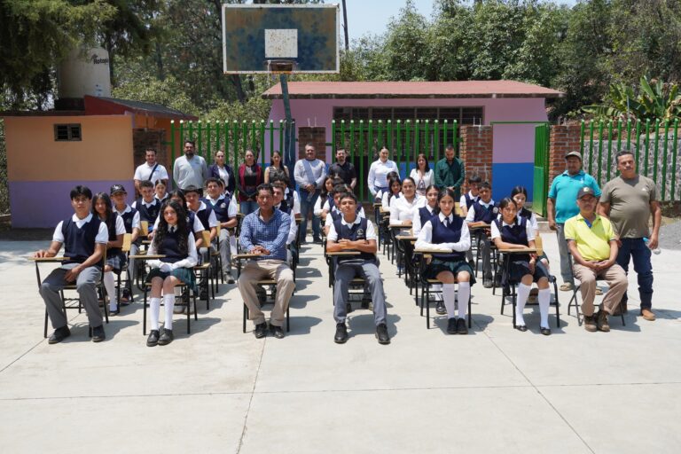 Entrega de Butacas a Telebachillerato